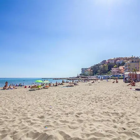 Beautiful In Diano Calderina דיאנו קסטלו