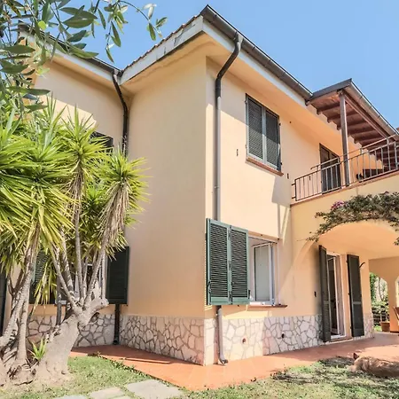 Casa vacanze In Diano Calderina With Kitchenette