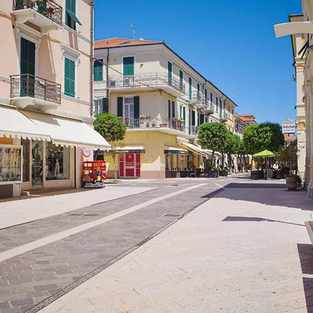 In Diano Calderina With Kitchenette * Diano Castello