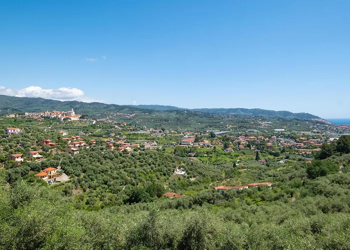 Feriehus Beautiful In Diano Calderina